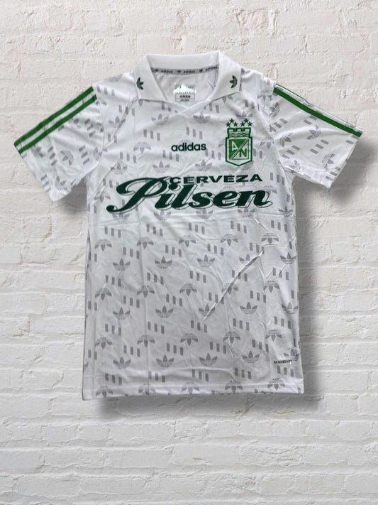 Camiseta Atlético Nacional – Edición Retro Blanca Cerveza Pilsen